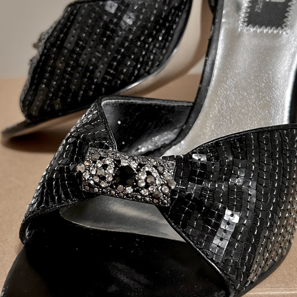 Jennifer Lopez sparkly shoes JLO black sequined.